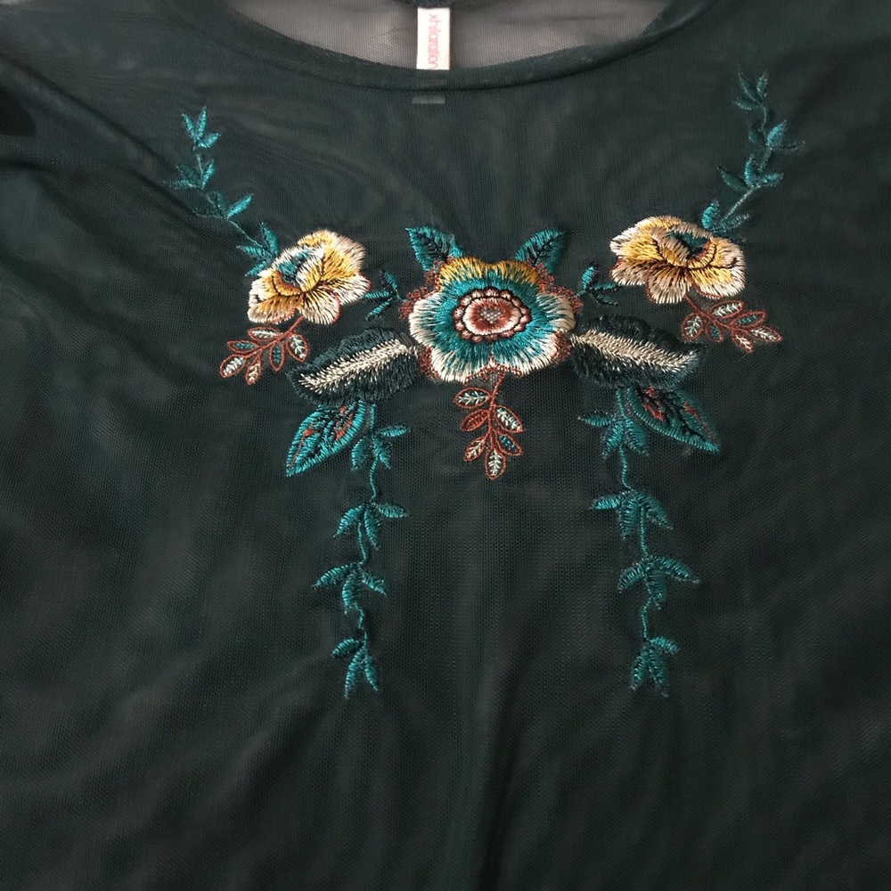 beautiful green xhilaration blouse size S - Picture 7 of 7